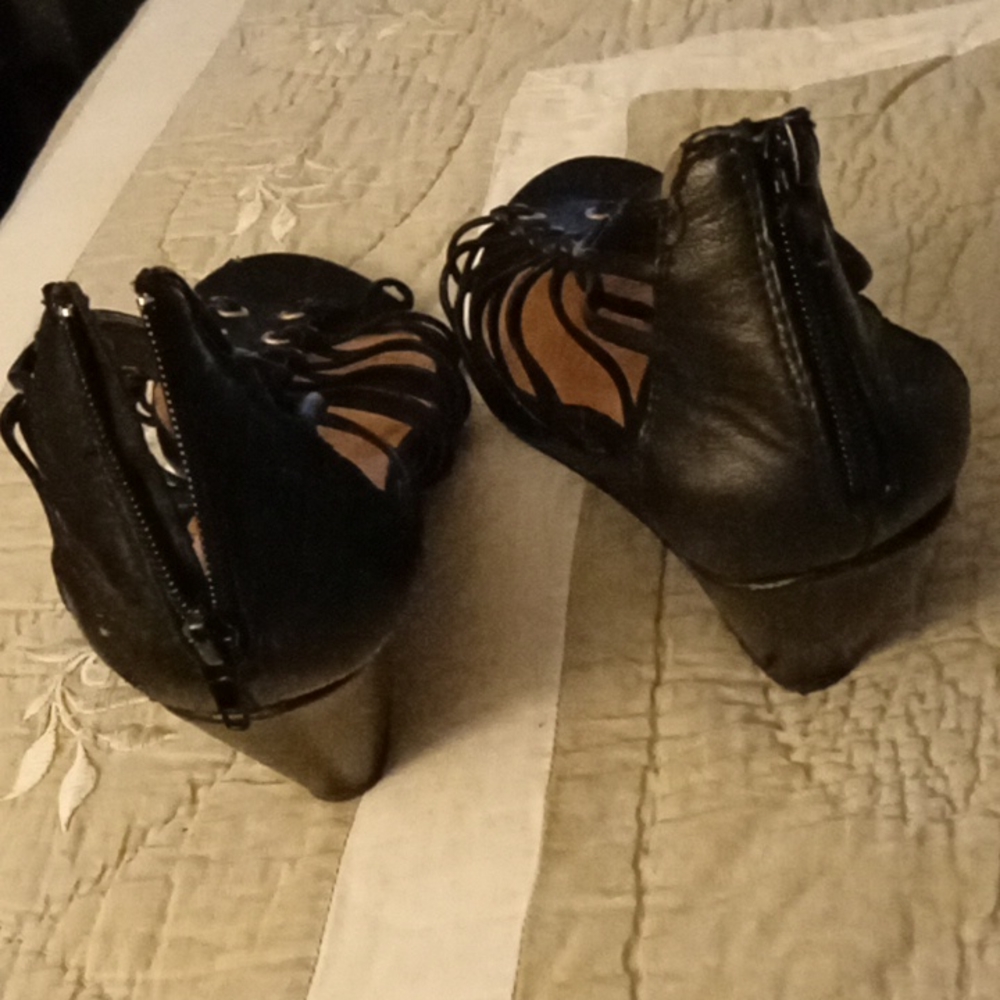 Shoes - Picture 2 of 2